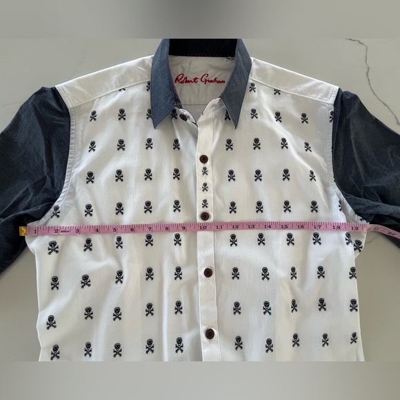 Robert Graham - Skull & Crossbones SoCal Sports Dress Button Down Shirt - Medium - Picture 13 of 16